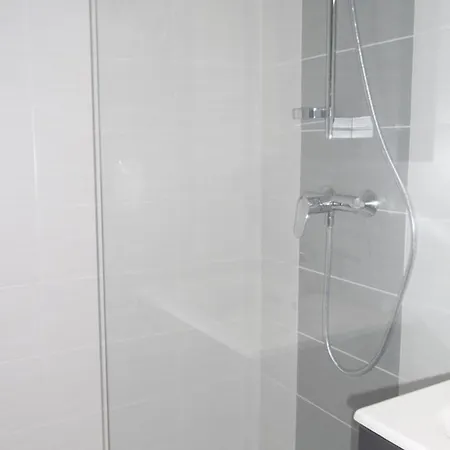 Renove Pour 4 Pers Avec Climatisation Et Parking, Face - Fr-1-750-73 דירה